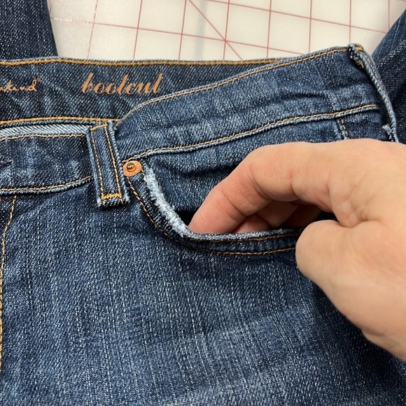 7 FOR ALL MANKIND Bootcut Mid Rise 5 Pocket Distressed Cotton Denim Jeans SZ 32 - Picture 8 of 16